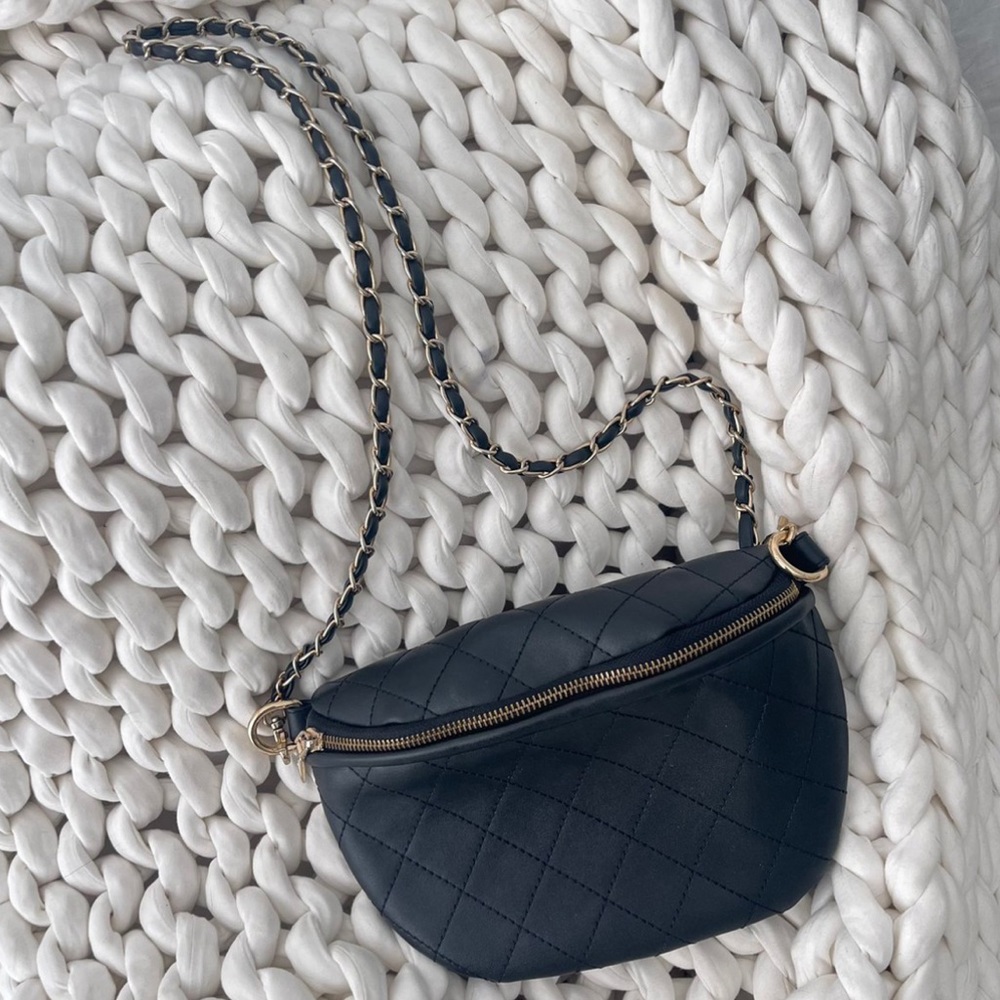 Black Satchel Purse
Gold chain 
Medium black purse sold